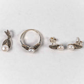 Set Bijuterii STILL Argint 925 - Pandantiv, Inel, Cercei, Perle de Cultura si Marcasite, Marime Inel 8, Alb Sidefat