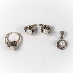 Set Bijuterii STILL Argint 925 - Pandantiv, Inel, Cercei, Perle de Cultura si Marcasite, Marime Inel 8,5, Alb Sidefat