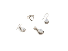 Set Bijuterii din Argint 925 - Cercei, Inel, Pandantiv - Piatra Lunii - Marime 6.5 - Alb