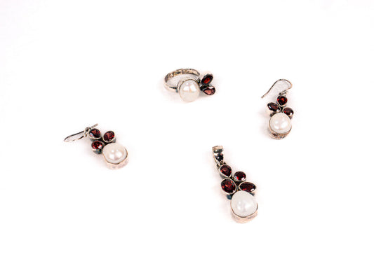 Set Bijuterii din Argint 925 - Cercei, Inel, Pandantiv - Perla - Marime 8.5 - Alb