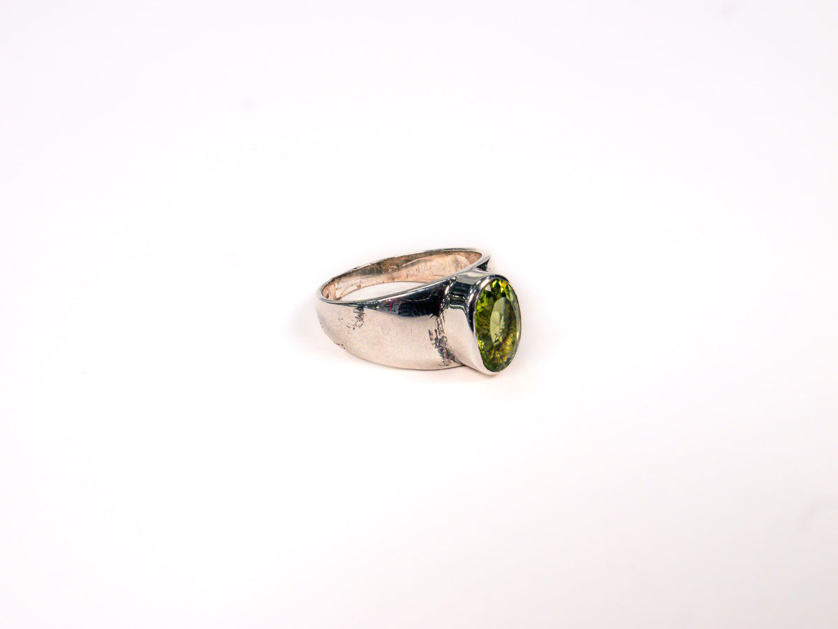 Inel din Argint 925 cu Peridot Verde - Marime 10