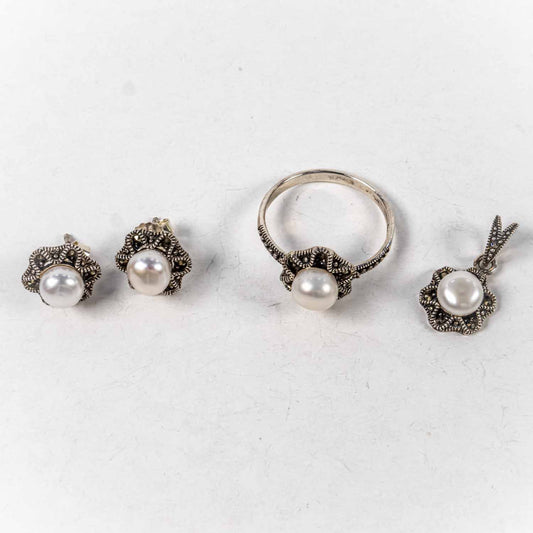 Set Bijuterii STILL Argint 925 - Pandantiv,  Inel,  Cercei, Perle de Cultura si Marcasite, Marime Inel 9, Alb Sidefat