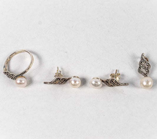 Set Bijuterii STILL Argint 925 - Pandantiv,  Inel,  Cercei, Perle de Cultura si Marcasite, Marime Inel 8, Alb Sidefat