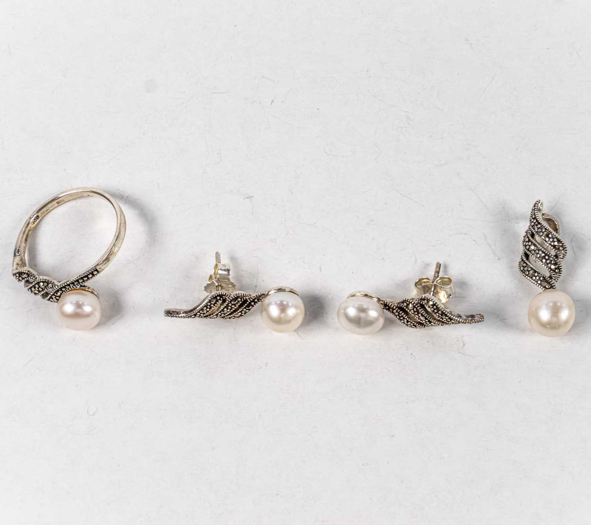 Set Bijuterii STILL Argint 925 - Pandantiv,  Inel,  Cercei, Perle de Cultura si Marcasite, Marime Inel 8, Alb Sidefat