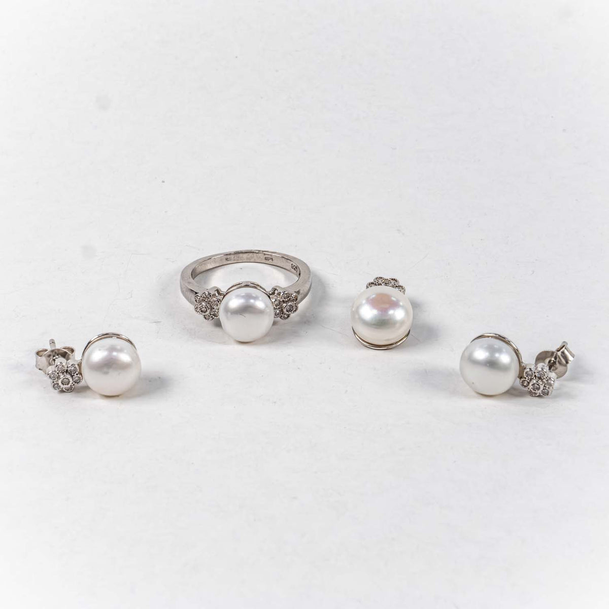 Set Bijuterii STILL Argint 925 - Pandantiv,  Inel,  Cercei, Perle de Cultura si Zirconia, Marime Inel 8, Alb Sidefat