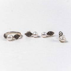 Set Bijuterii STILL Argint 925 - Pandantiv,  Inel,  Cercei, Perle de Cultura si Marcasite, Marime Inel 9, Alb Sidefat