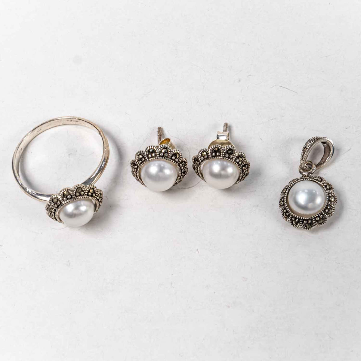 Set Bijuterii STILL Argint 925 - Pandantiv,  Inel,  Cercei, Perla de Cultura si Marcasite, Marime Inel 8, Alb Sidefat