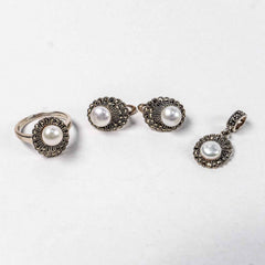 Set Bijuterii STILL Argint 925 - Pandantiv,  Inel,  Cercei, Perla de Cultura si Marcasite, Marime Inel 7, Alb Sidefat