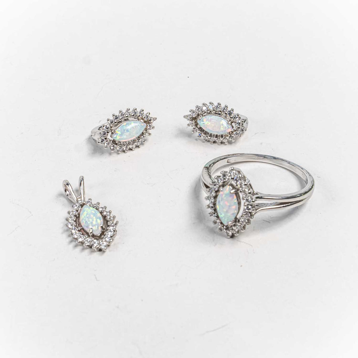 Set Bijuterii STILL Argint 925 - Pandantiv,  Inel,  Cercei, Opal, Marime Inel 9, Alb cu Reflexii Albastre