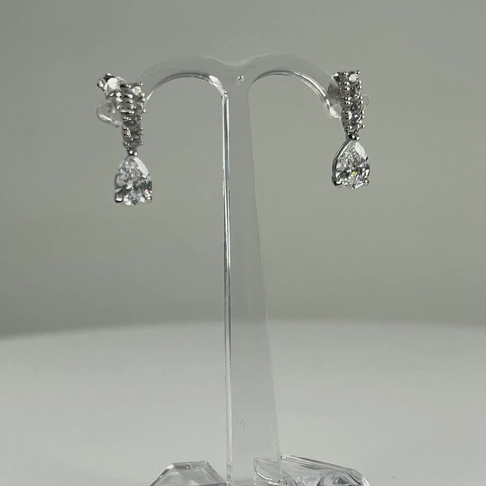 Cercei lungi din argint 925 cu zirconia si fluture push-back - video prezentare